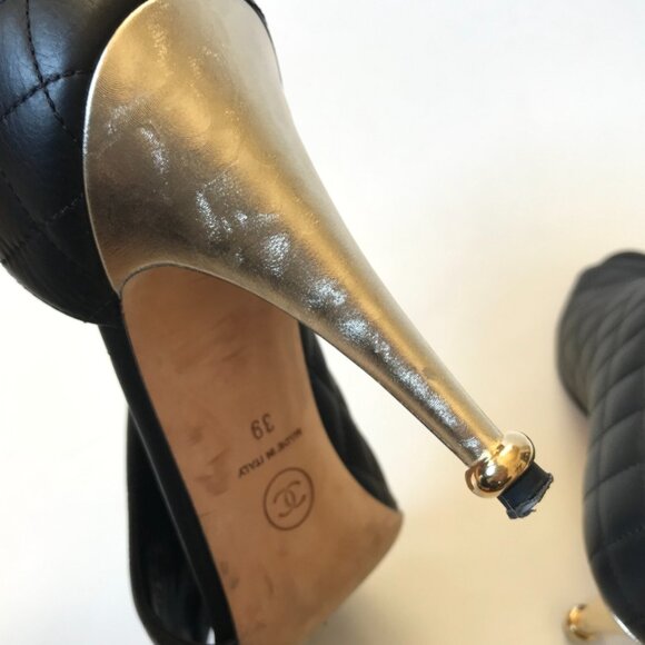Chanel CC Logo Quilted Matelasse D'Orsay Heels Womens 39 8.5 Black Gold Leather - Picture 10 of 15
